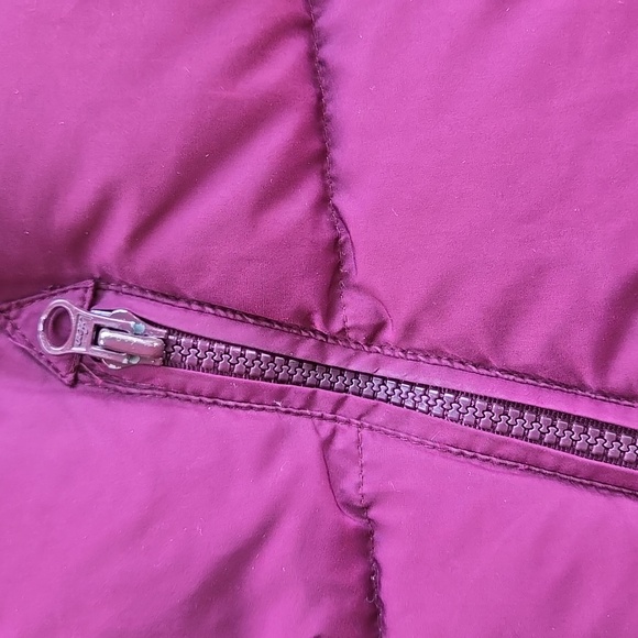 Vintage Aeropostale Burgundy Down Puffer Vest CUTE!! - Picture 5 of 7